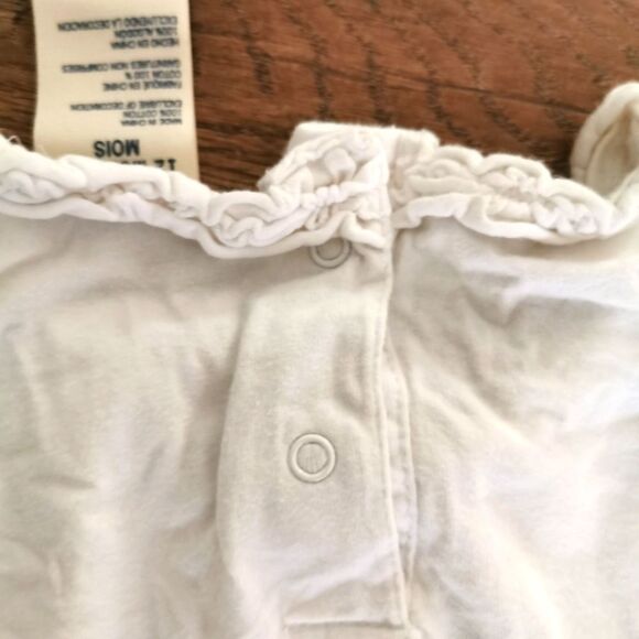 3/$12 Oshkosh B'gosh girls onesie 12 m - Picture 5 of 5